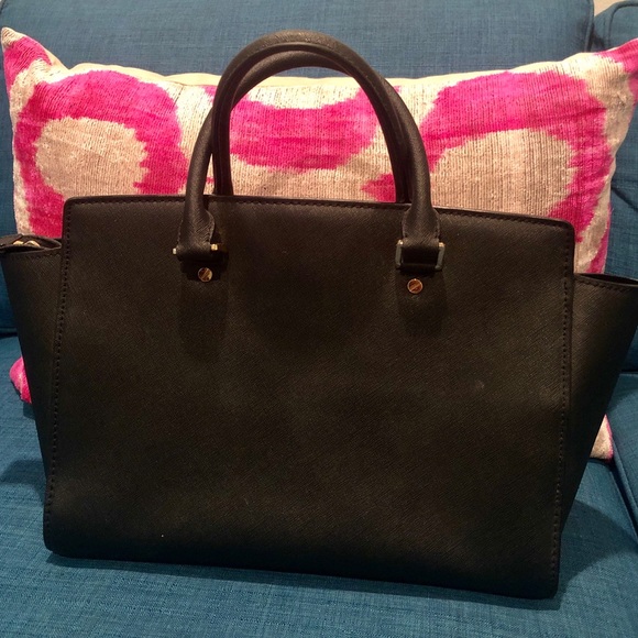 Michael Kors - Picture 2 of 7